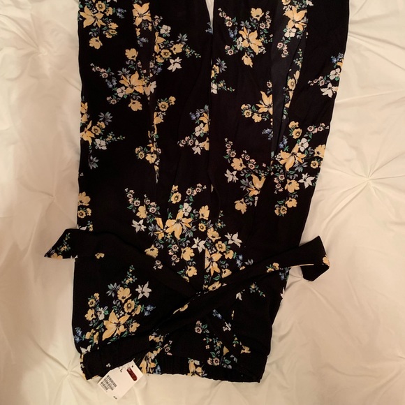 BRAND NEW H&M Wide-leg pants with slits - Picture 3 of 3